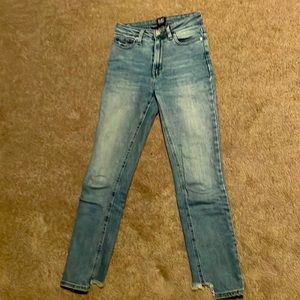 Cropped high waisted delicious jeans!!!